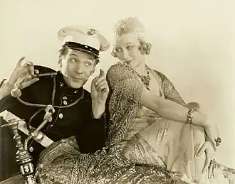 Avec Greta Nissen, dans Women of All Nations (1931)