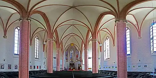 Église néo-gothique Saint-Jacques d'Elbingerod construite en 1863 d'après les plans de Hase