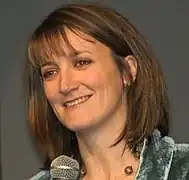 Ellie Harvie est la voix de Burdine.