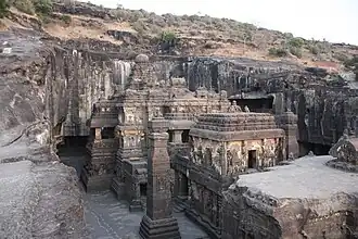 Temple de Kailâsanâtha, d'Ellorâ en Inde (VIIIe&nbsp;siècle)