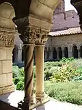 Colonne de la galerie Est (XIVe&nbsp;siècle)