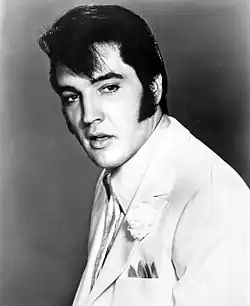 Kyran Thrax remporte le Snatch Game de la sixième saison avec son imitation d'Elvis Presley.