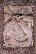 La pierre tombale découverte lors des travaux d'élargissement de la rue de la Ferté.