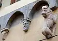 Détail d'une façade de maison, 39 rue Clovis-Hugues.