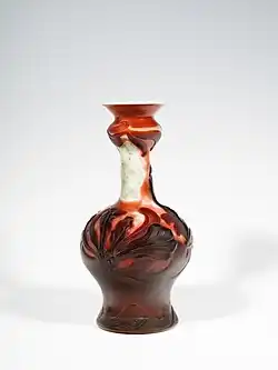 Emile Gallé, Bouteille aux iris, vers 1900, Musée des Beaux-Arts de Reims.