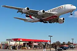 L'Airbus A380 est un incontournable pour les spotters des aéroports internationaux.