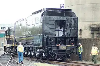 Le tender type « Centipede » à 7 essieux et 94&nbsp;m3 d'une Big Boy.