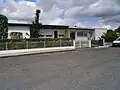 Proche du stade de rugby, quartier de style architectural moderniste des années 1950