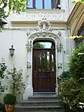 La porte d'entrée.