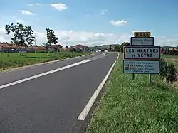 Entrée par la route départementale 225 en direction de Clermont-Ferrand