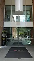 Entrée de la médiathèque Voyelles.