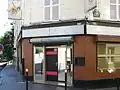 Entré d'un bar/peep show figurant « Le Néant » du roman
