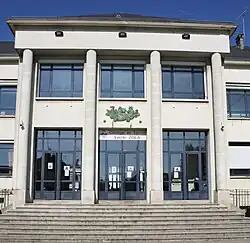 Entrée du lycée.