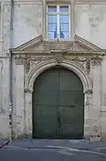Entrée rue du 13 octobre 1918.