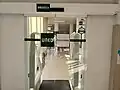 Entrée de la bibliothèque du centre