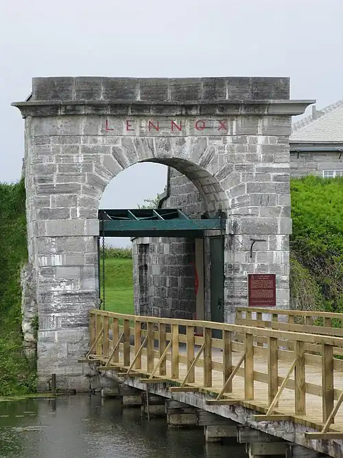 Portail de l'entrée du fort.