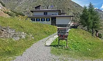 L'entrée du refuge.