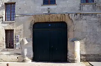 Porte sur rue.