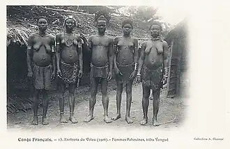 Environs du Woleu. Femmes pahouines, tribu Yengué.