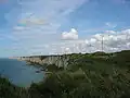 La falaise et les éoliennes (1).