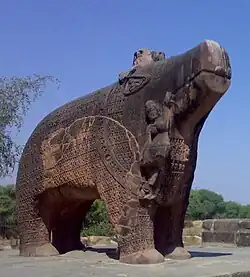 Le Varaha d'Eran, d'environ 5 mètres de long, Ve siècle