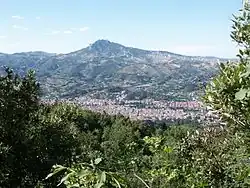 Vue sur Ascoli Piceno et le :mont de l'Ascension&nbsp;(it) depuis l':Ermitage San Marco&nbsp;(it)