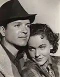Avec Maureen O'Sullivan, dans The Voice of Bugle Ann (1936, photo promotionnelle)