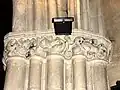 Frise au début des grandes arcades du nord.