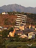Vue de la chapelle et du calvaire.