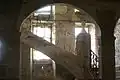 L'escalier vu du couloir.