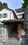 La volée supérieure passant sous le pavillon Levade.
