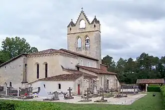 L'église Notre-Dame vue du cimetière (juil.&nbsp;2011)