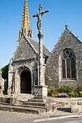 L'église et son calvaire.
