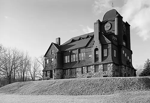 Hôtel de ville d'Essex et bibliothèque TOHP Burnham, Essex, Massachusetts (1893-1894), Frank W. Weston, architecte.