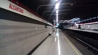 Une rame a la station.