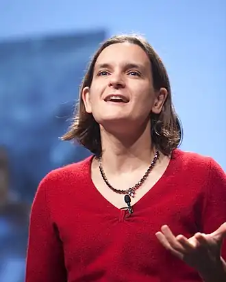 Professeure d'économie, prix Nobel d'économie 2019.