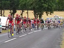 Photographie des coureurs de l'équipe BMC en tête de peloton lors de la 8e étape du Tour de France 2011