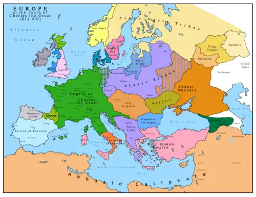 Les Basques combattent l'autorité carolingienne et fondent un royaume national en Navarre (824), concurrent du royaume carolingien d'Aquitaine.