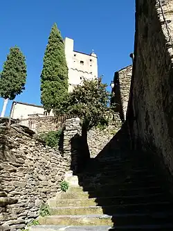 Escalier menant à l'église.