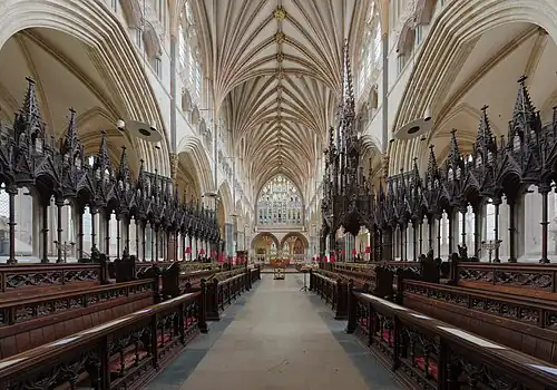 Le chœur, vers l'est depuis l'orgue en direction de la chapelle de la Vierge.