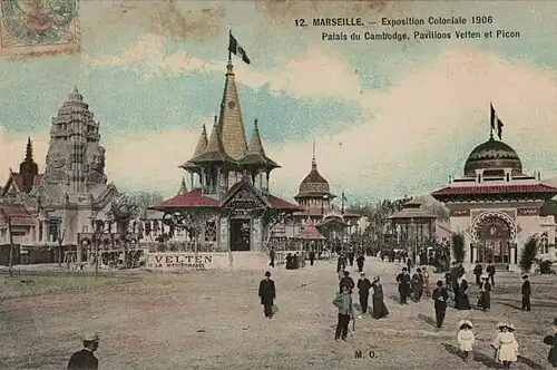 Palais du Cambodge à gauche, pavillon Velten au centre et pavillon Picon à droite