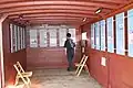 Intérieur du wagon-exposition.