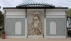 Statue de la Nymphe des Eaux, restaurée, vue de face