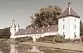 Vue extérieure du château.