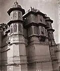 Vue extérieure de l'angle du palais