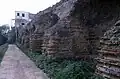 Contreforts extérieurs.