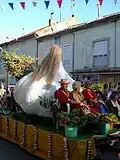 La Fête de l'ail est une institution à Piolenc et mobilise tout le village et associations.