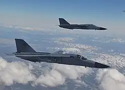 Photographie de deux avions en vol.