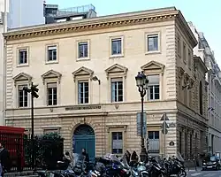 No 2 : immeuble néo-palladien de la CCIP.