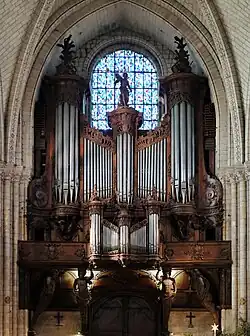 Les grandes orgues de tribune.